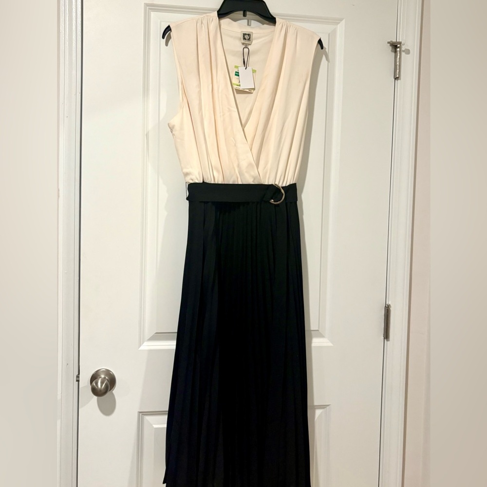 Anne Klein Cream V-Neck Dress